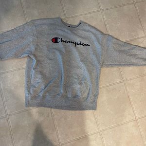 Gray men’s Champion crewneck
